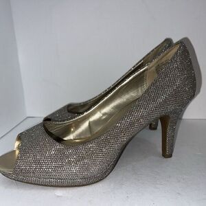Bandolino B Flexible Supermodel Heels Womens Size‎ 11M  Peep Silver Sexy Glitter